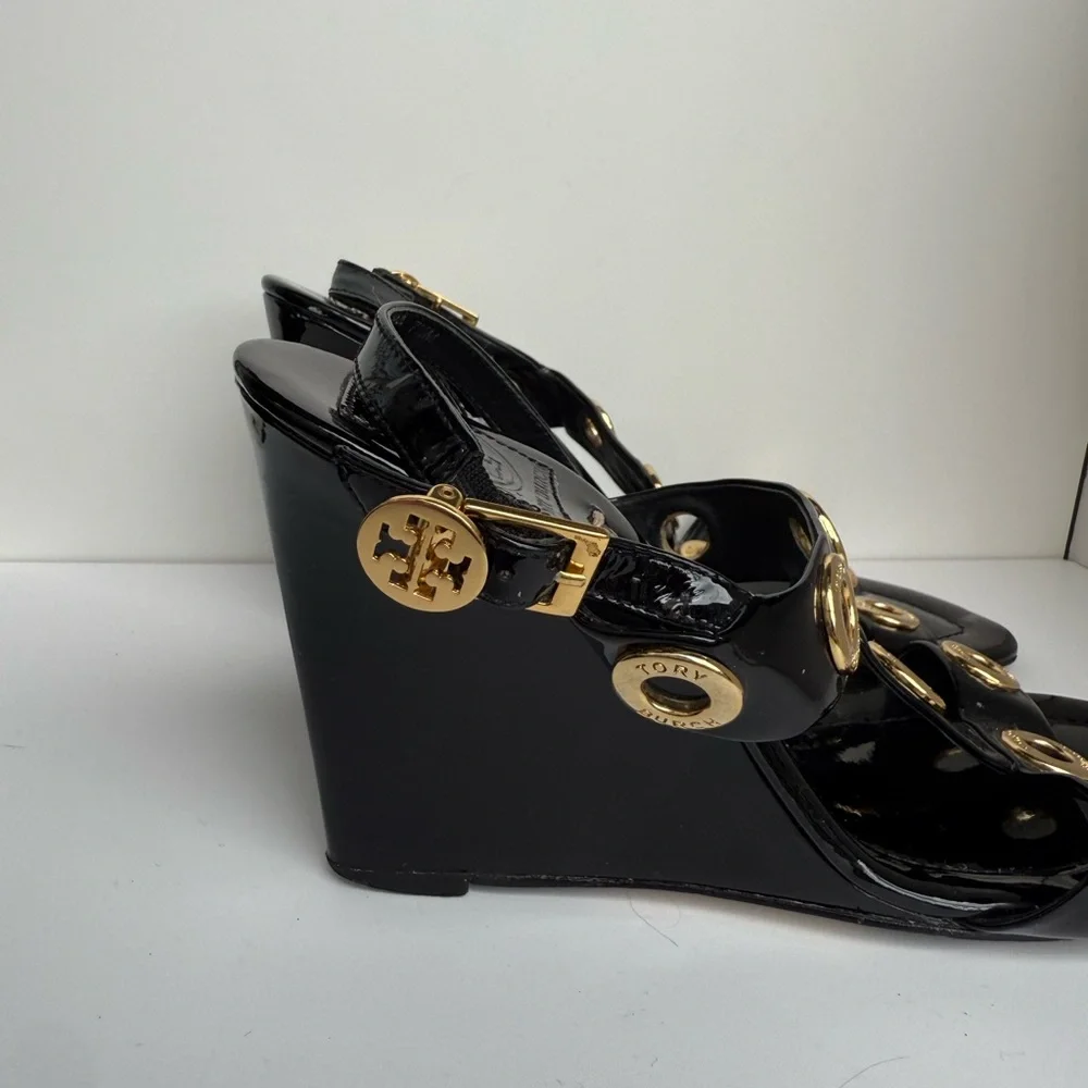 TORY BURCH‎ Kathryn Black Patent Leather Gold Rivet Wedge Heel Sandals Size 7.5